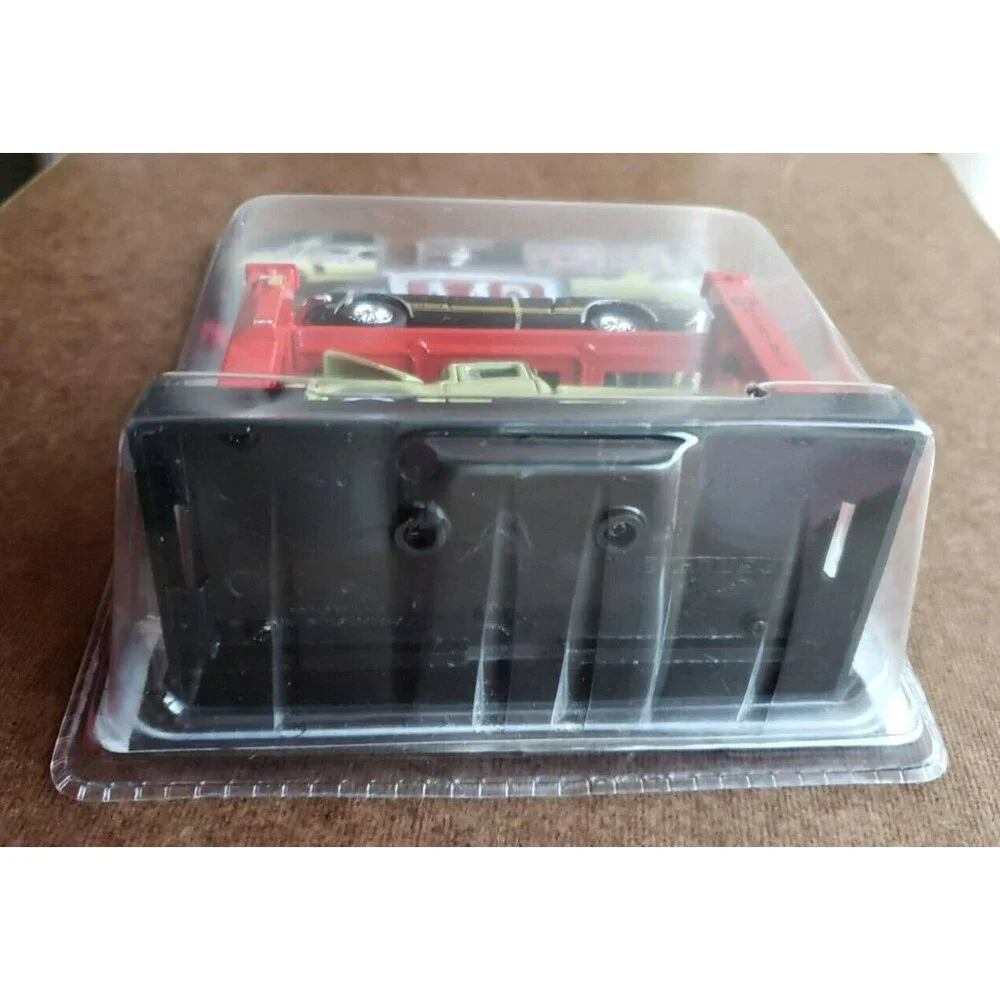 M2 Machines Auto-Lift 2 Pack 1956 Green Ford F-100 & 1968 Black Shelby GT500 MOC